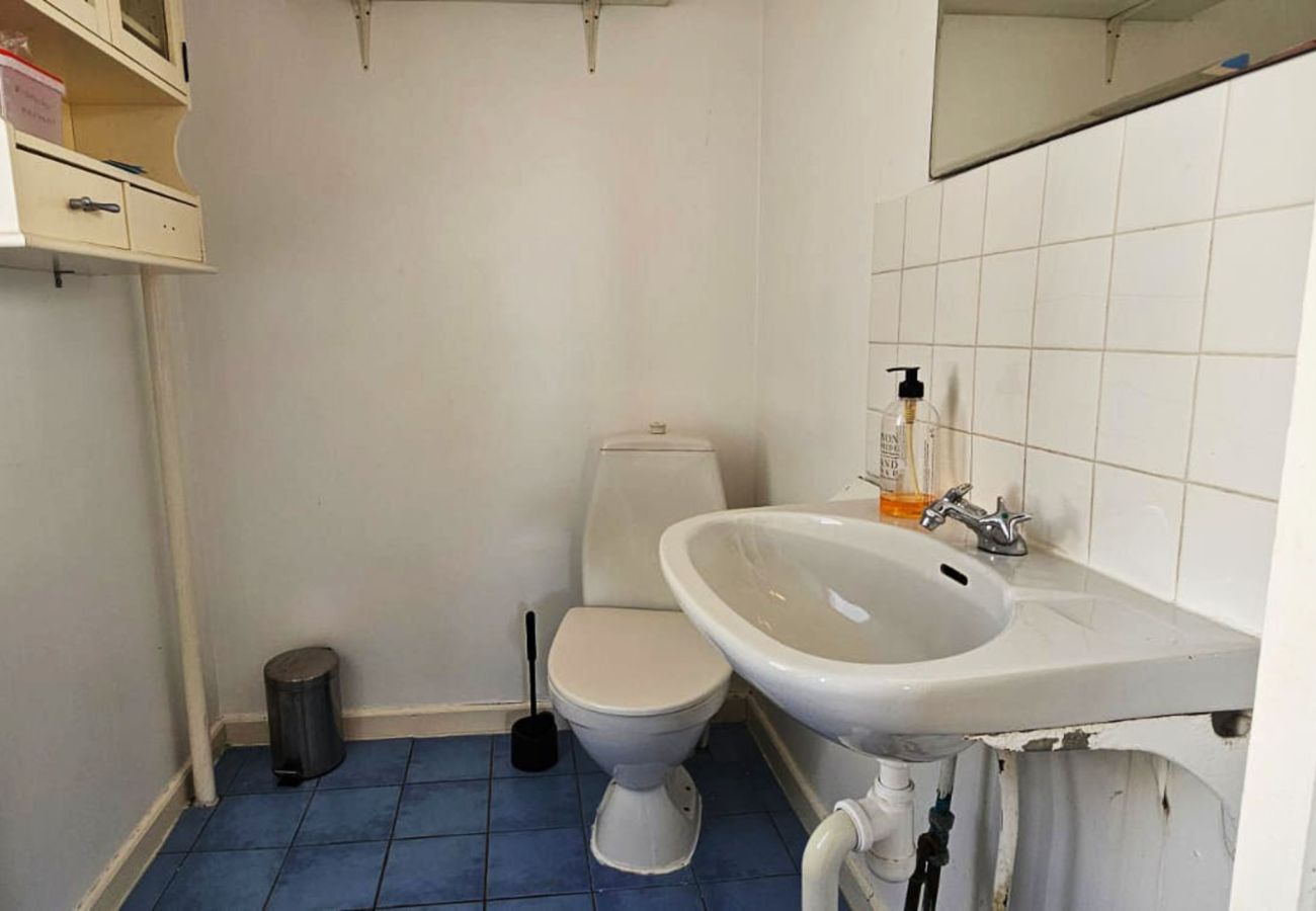 Stuga i Skärhamn - Stort hus med två lägenheter i centrala Skärhamn | SE09100