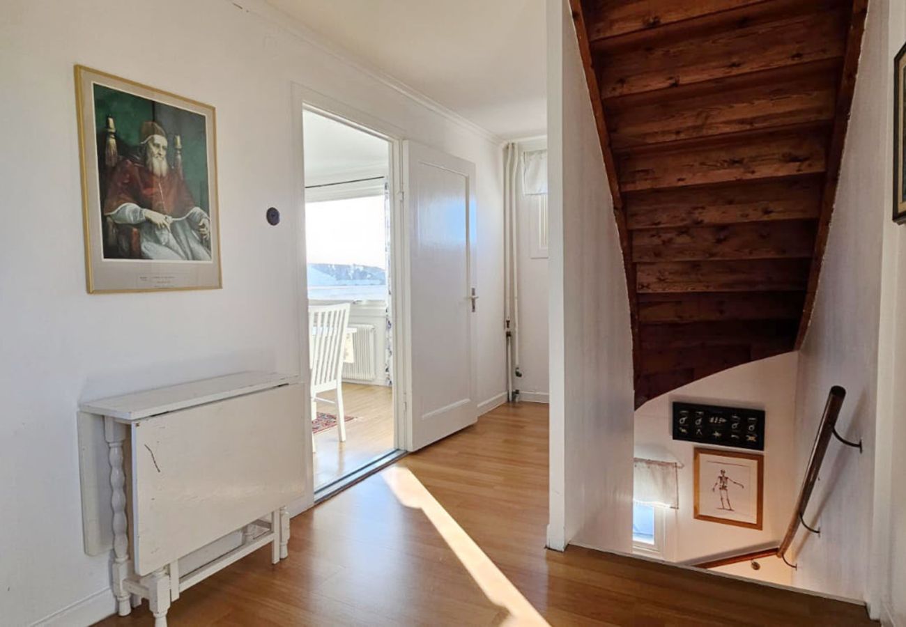 Stuga i Skärhamn - Stort hus med två lägenheter i centrala Skärhamn | SE09100