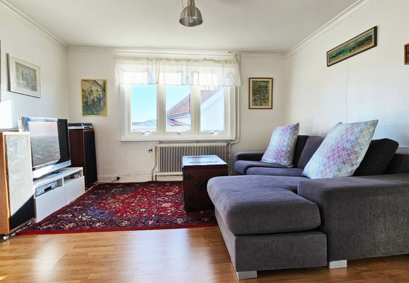 Stuga i Skärhamn - Stort hus med två lägenheter i centrala Skärhamn | SE09100
