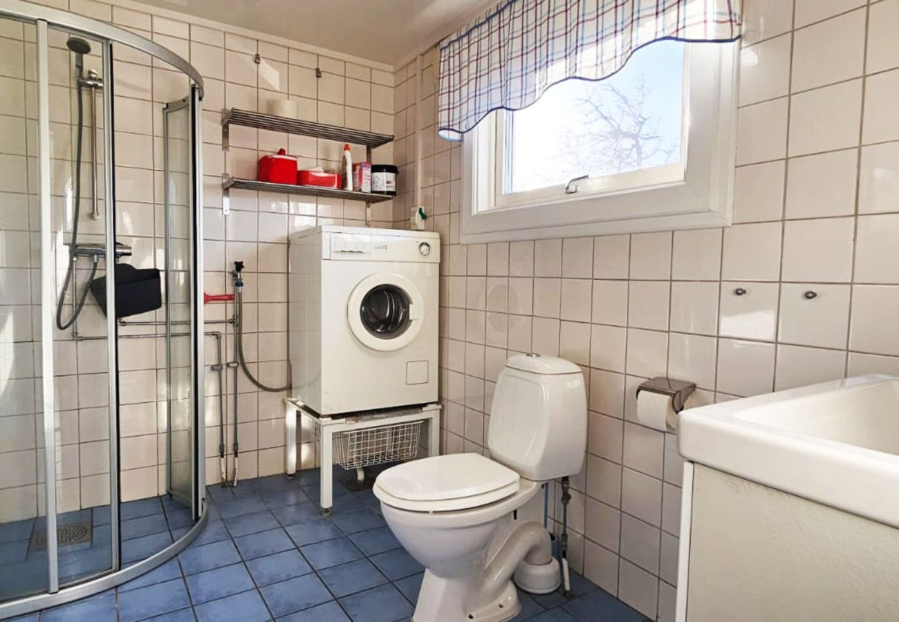 Stuga i Skärhamn - Stort hus med två lägenheter i centrala Skärhamn | SE09100