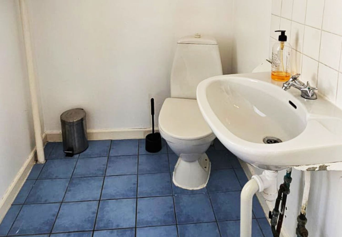 Stuga i Skärhamn - Stort hus med två lägenheter i centrala Skärhamn | SE09100