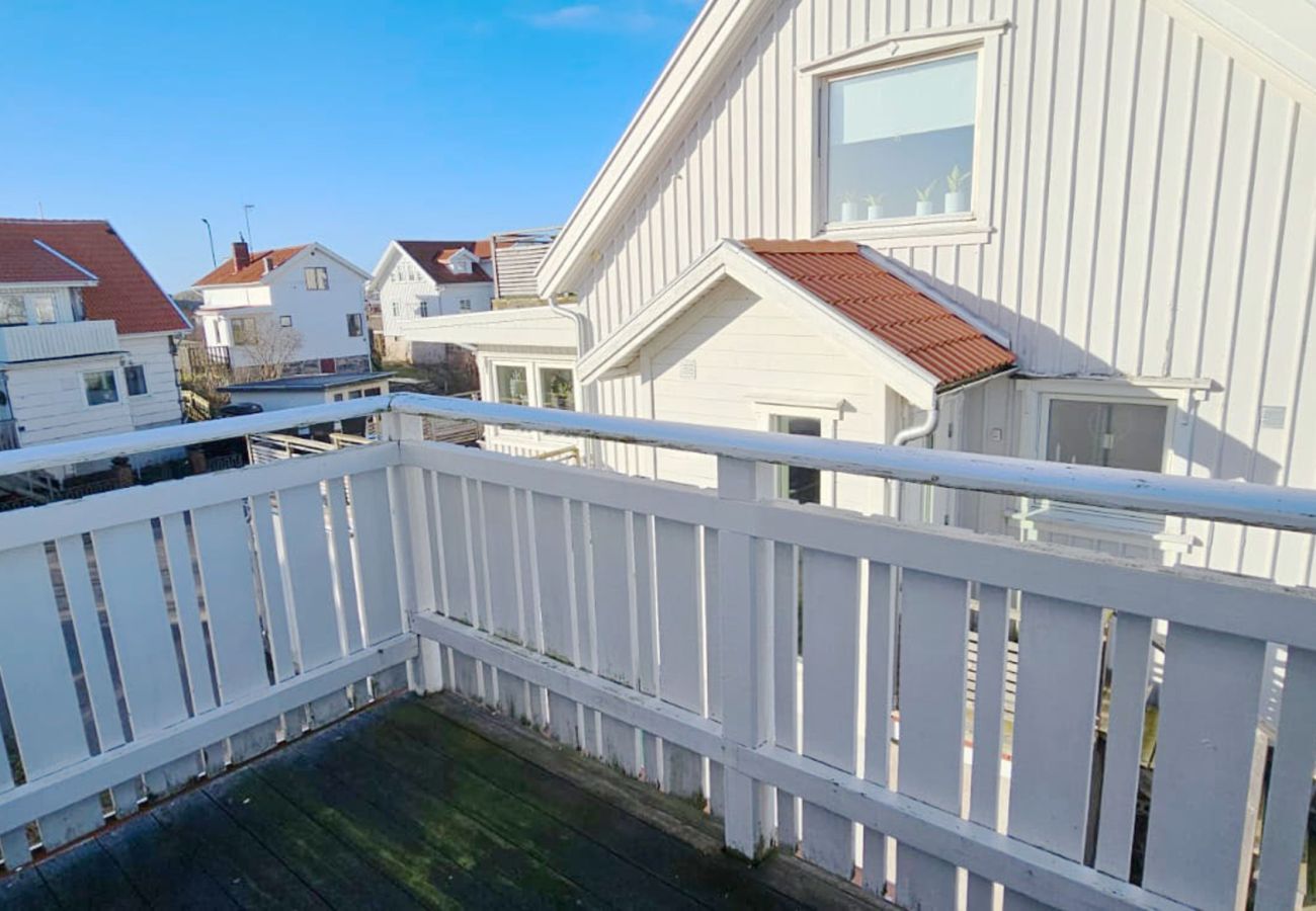 Stuga i Skärhamn - Stort hus med två lägenheter i centrala Skärhamn | SE09100