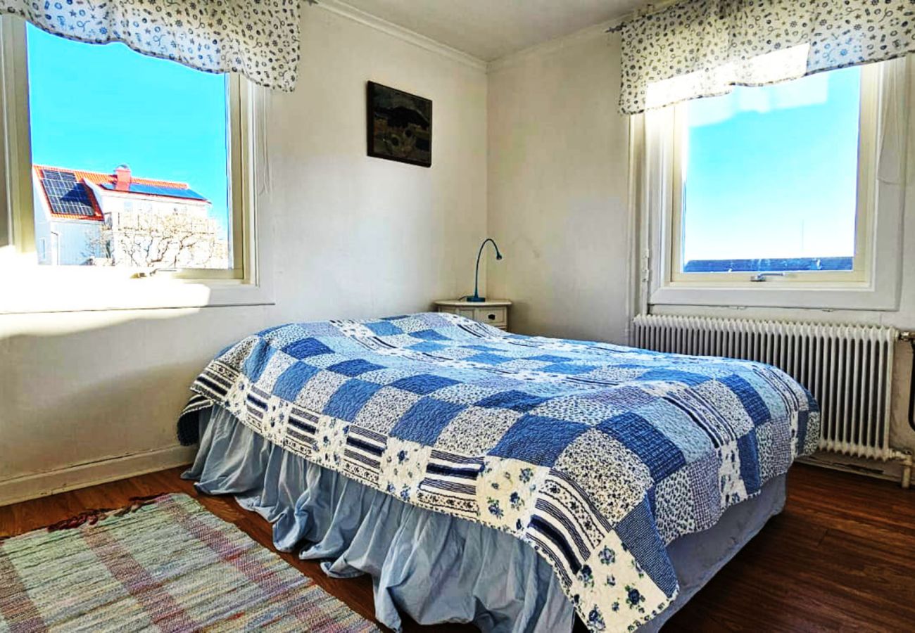 Stuga i Skärhamn - Stort hus med två lägenheter i centrala Skärhamn | SE09100