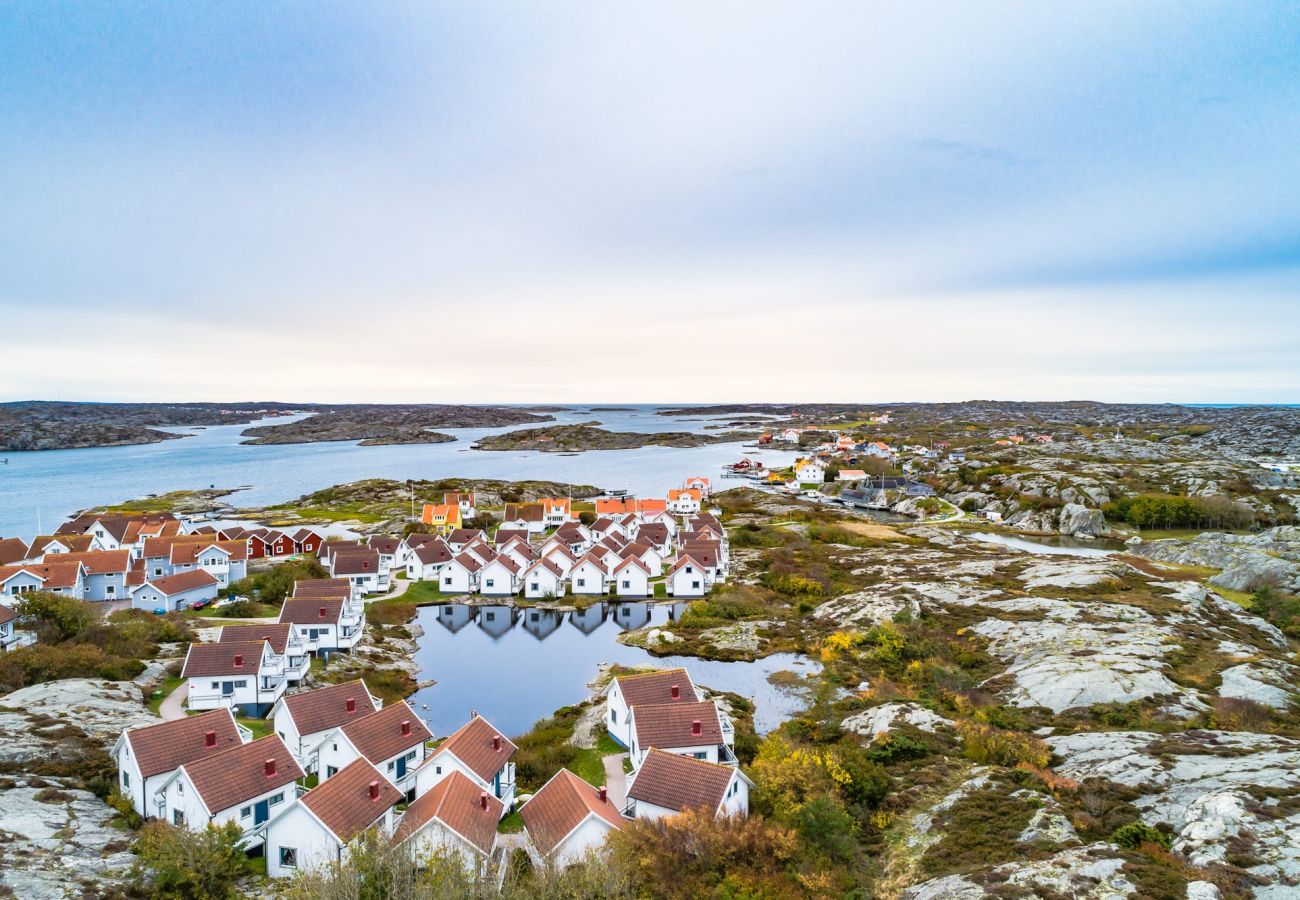 Stuga i Skärhamn - Stort hus med två lägenheter i centrala Skärhamn | SE09100