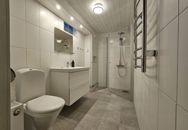 Stuga i Henån - Stort hus på Orust i lugnt, avskilt läge | SE09103 Stuga i Henån - Stort hus på Orust i lugnt, avskilt läge | SE09103