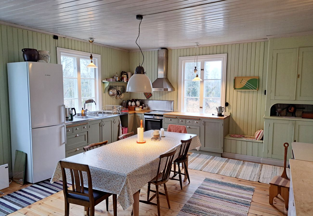 Stuga i Julita - Sommarhus med avskilt läge i Julita     SE14028