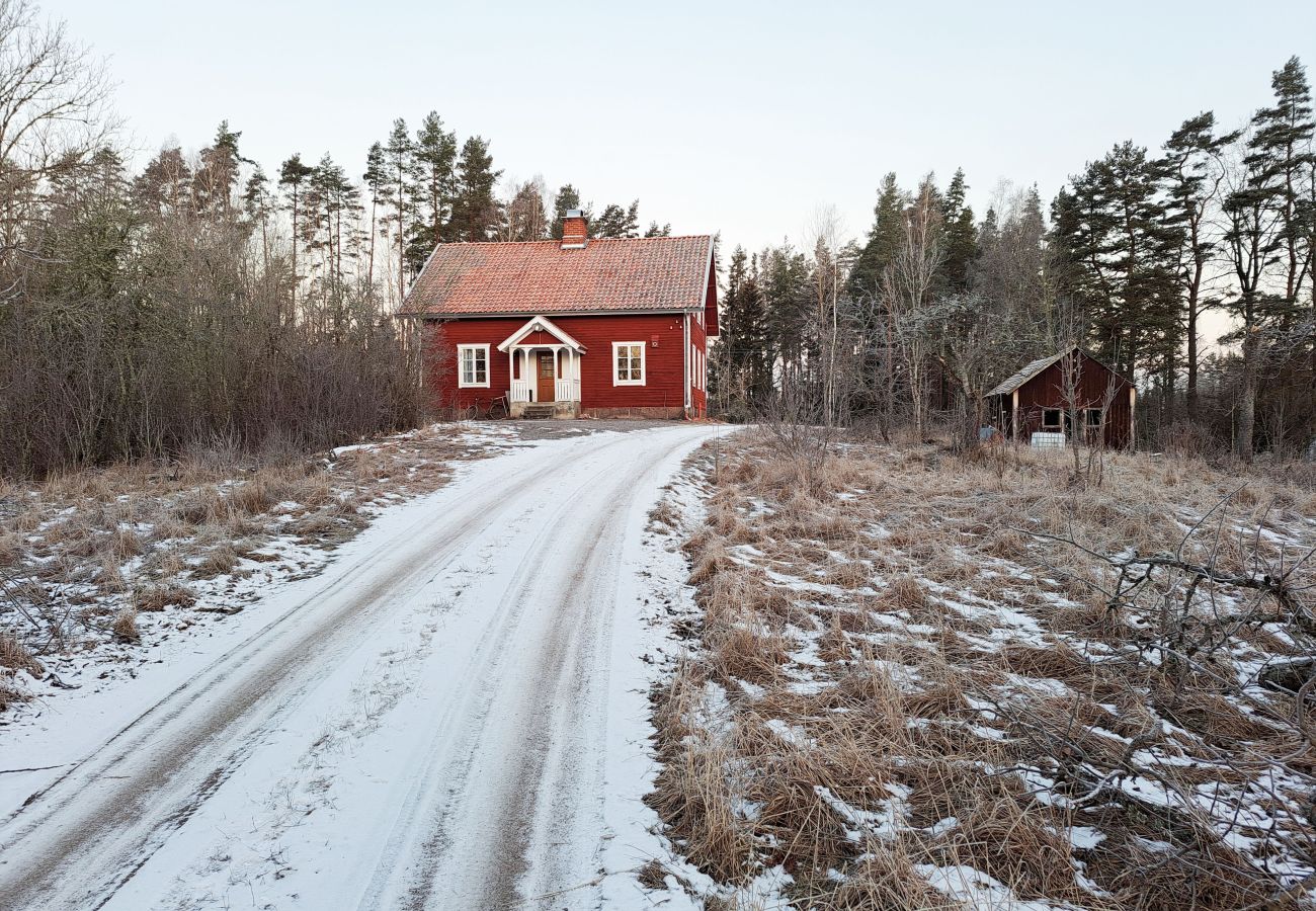 Stuga i Julita - Sommarhus med avskilt läge i Julita     SE14028