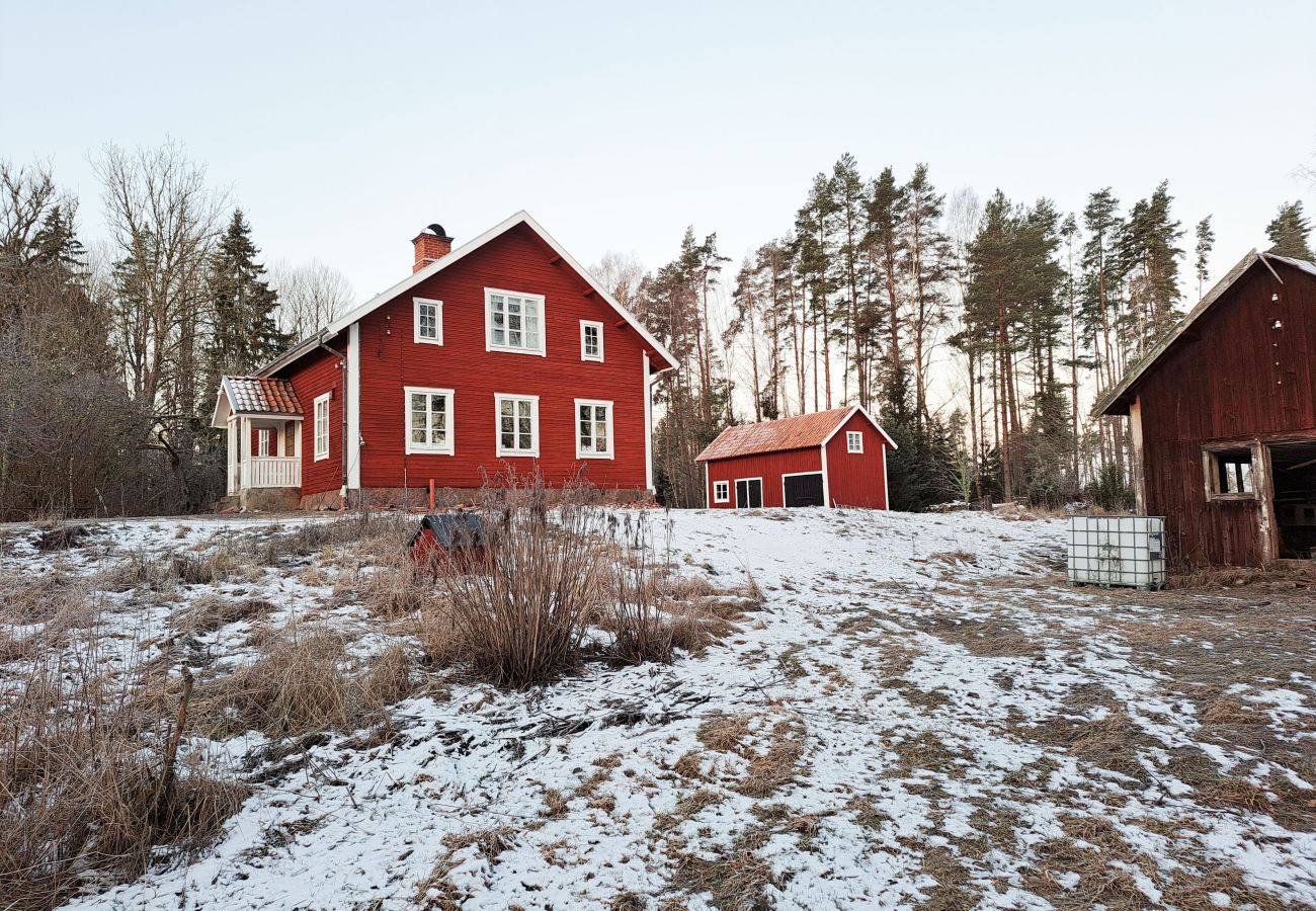 Stuga i Julita - Sommarhus med avskilt läge i Julita     SE14028