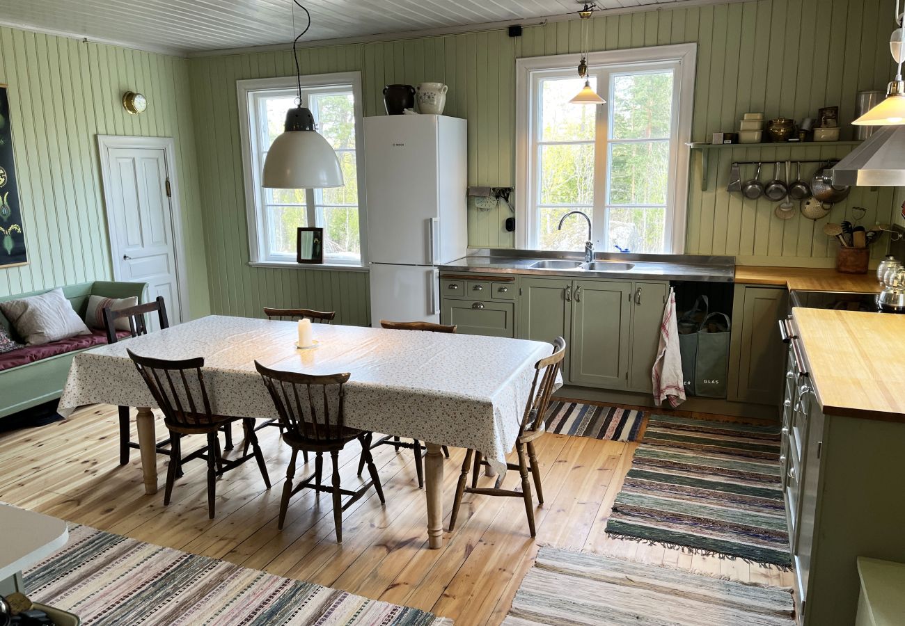 Stuga i Julita - Sommarhus med avskilt läge i Julita     SE14028