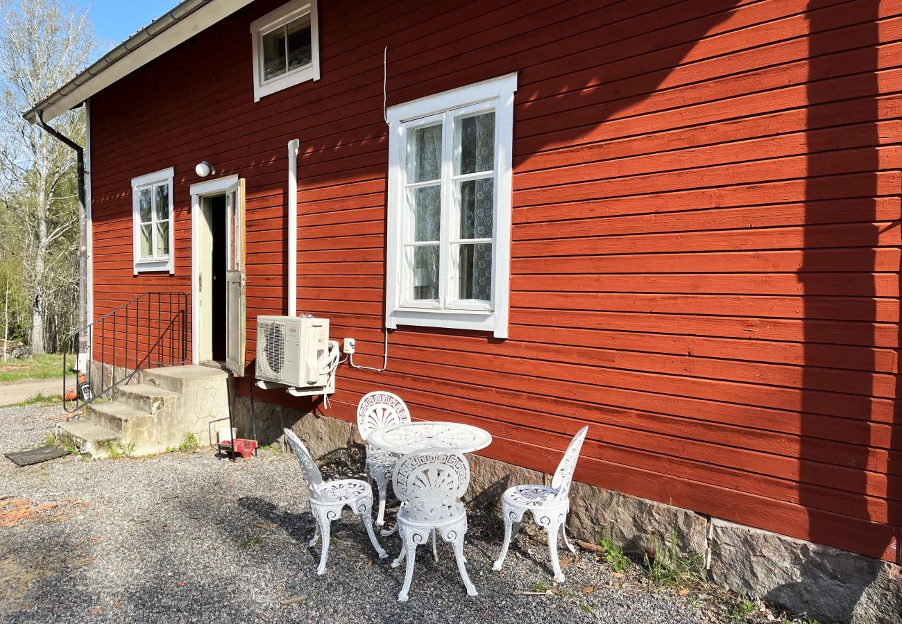 Stuga i Julita - Sommarhus med avskilt läge i Julita     SE14028