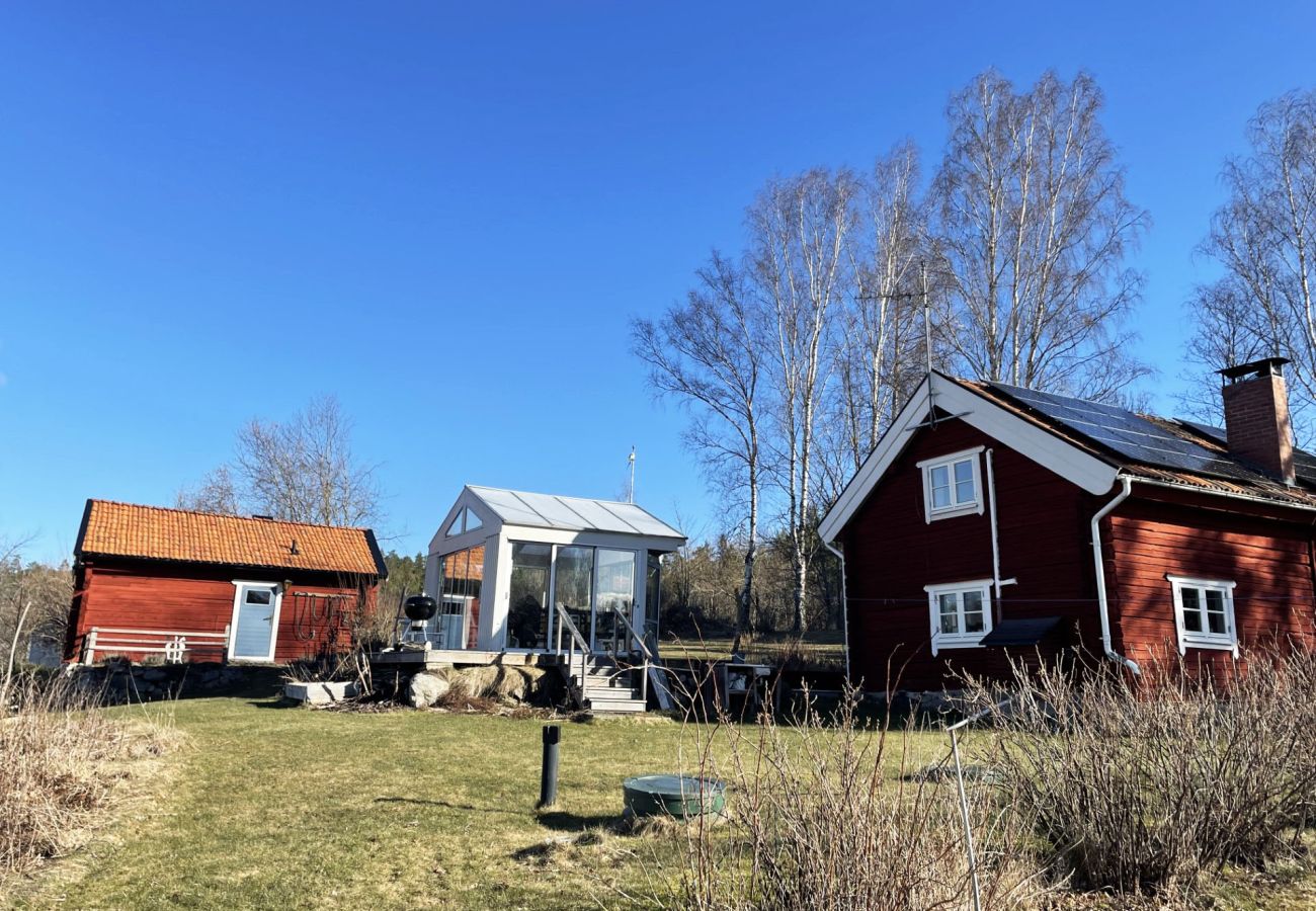 Stuga i Julita - Mysigt boende med närhet till sjö i Julita | SE14029 