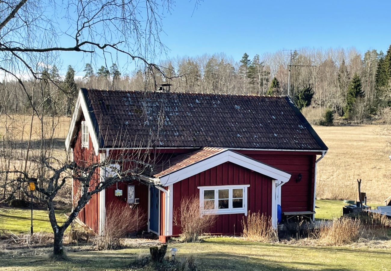 Stuga i Julita - Mysigt boende med närhet till sjö i Julita | SE14029 