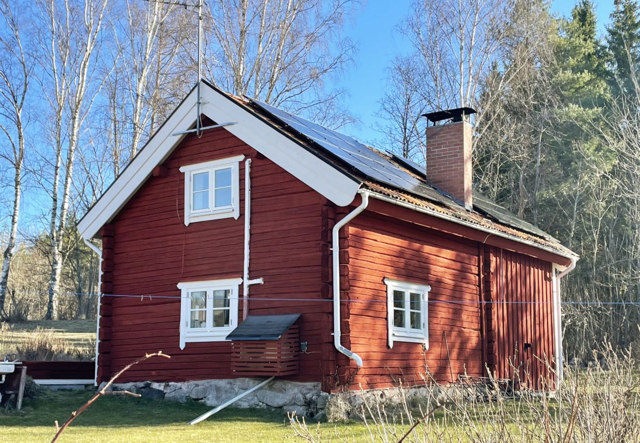 Stuga i Julita - Mysigt boende med närhet till sjö i Julita | SE14029 
