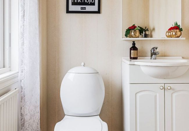 Stuga i Ronneby - Semesterboende i Ronneby med badplats och  brygga | SE03019 Stuga i Ronneby - Semesterboende i Ronneby med badplats och  brygga | SE03019