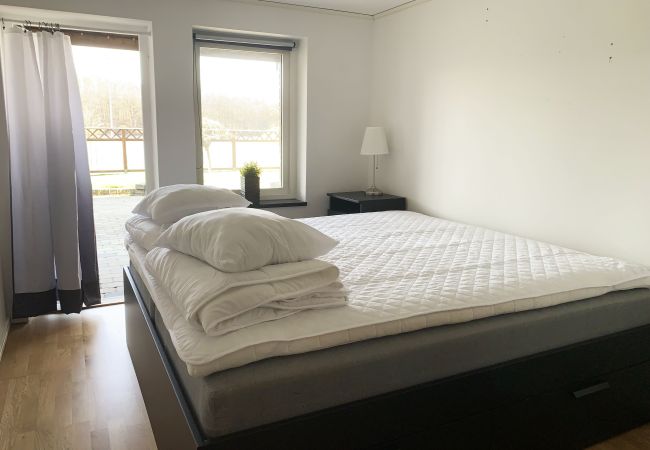 Stuga i Ronneby - Semesterboende i Ronneby med badplats och  brygga | SE03019 Stuga i Ronneby - Semesterboende i Ronneby med badplats och  brygga | SE03019