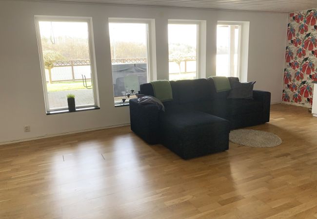 Stuga i Ronneby - Semesterboende i Ronneby med badplats och  brygga | SE03019 Stuga i Ronneby - Semesterboende i Ronneby med badplats och  brygga | SE03019