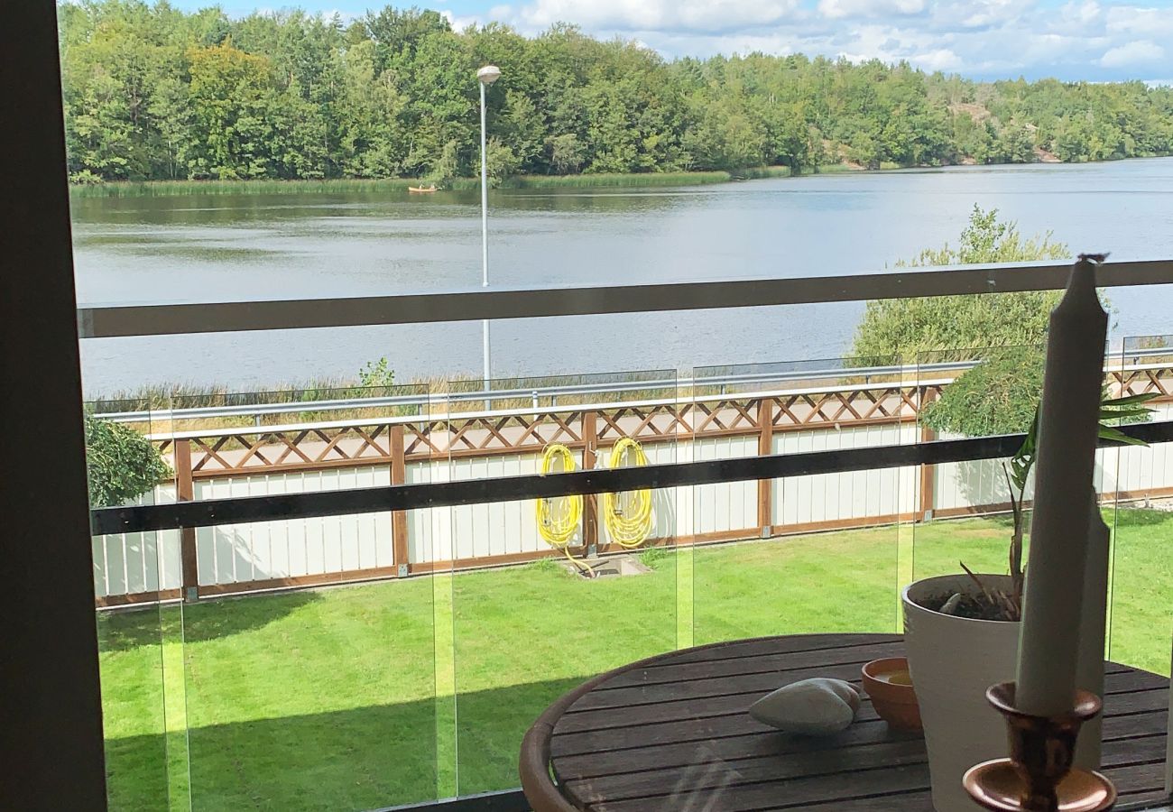 Stuga i Ronneby - Semesterboende i Ronneby med badplats och  brygga | SE03019