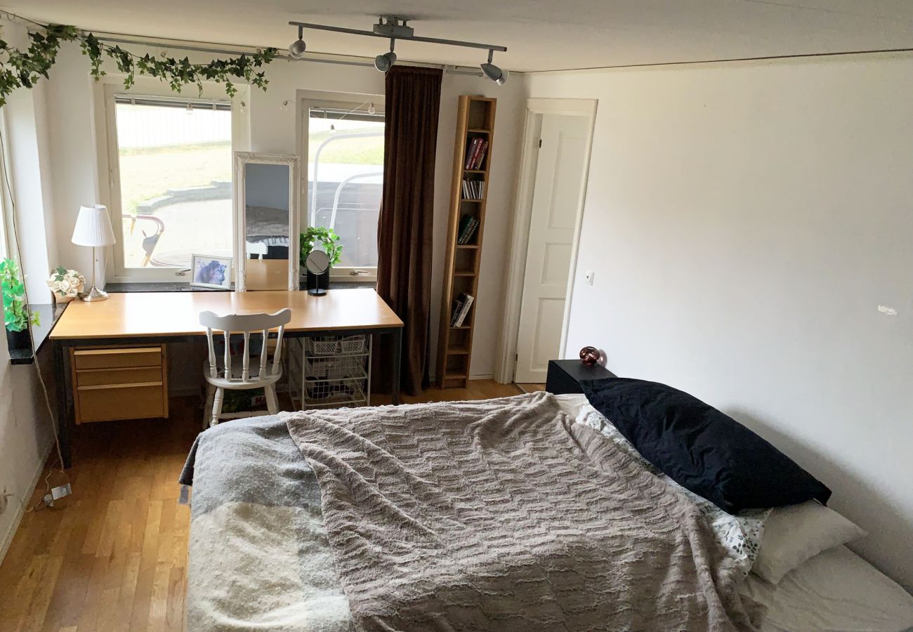 Stuga i Ronneby - Semesterboende i Ronneby med badplats och  brygga | SE03019