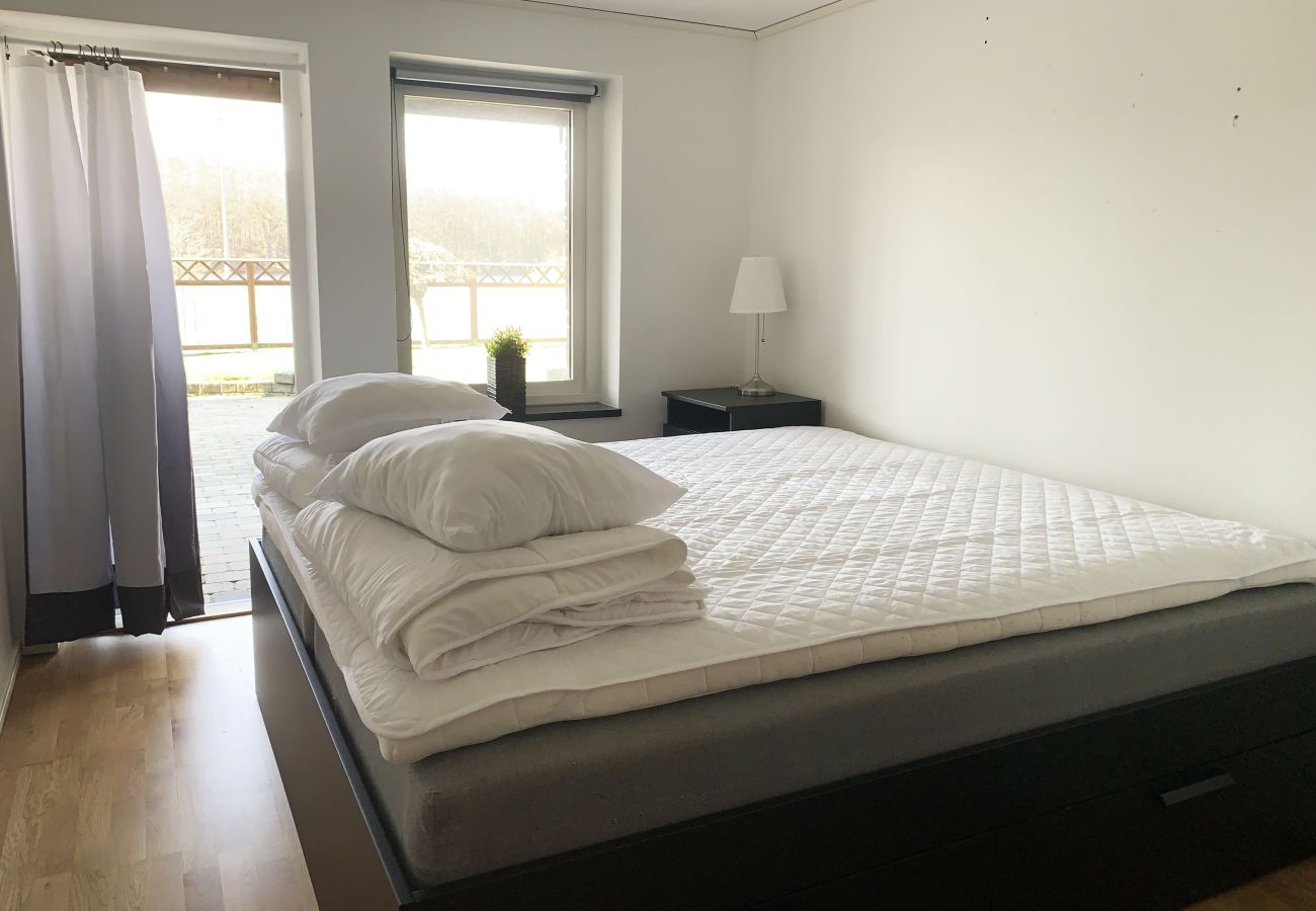 Stuga i Ronneby - Semesterboende i Ronneby med badplats och  brygga | SE03019