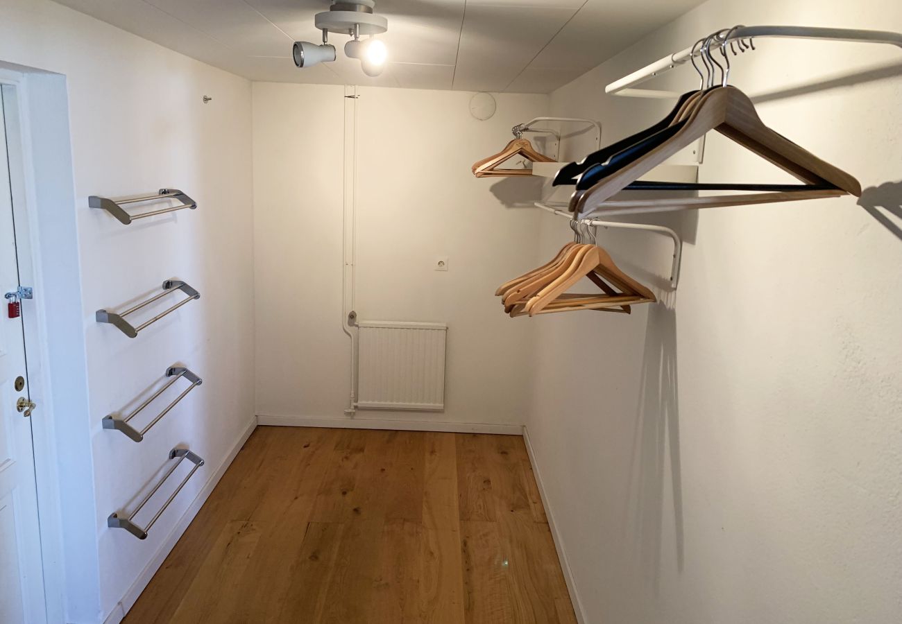 Stuga i Ronneby - Semesterboende i Ronneby med badplats och  brygga | SE03019