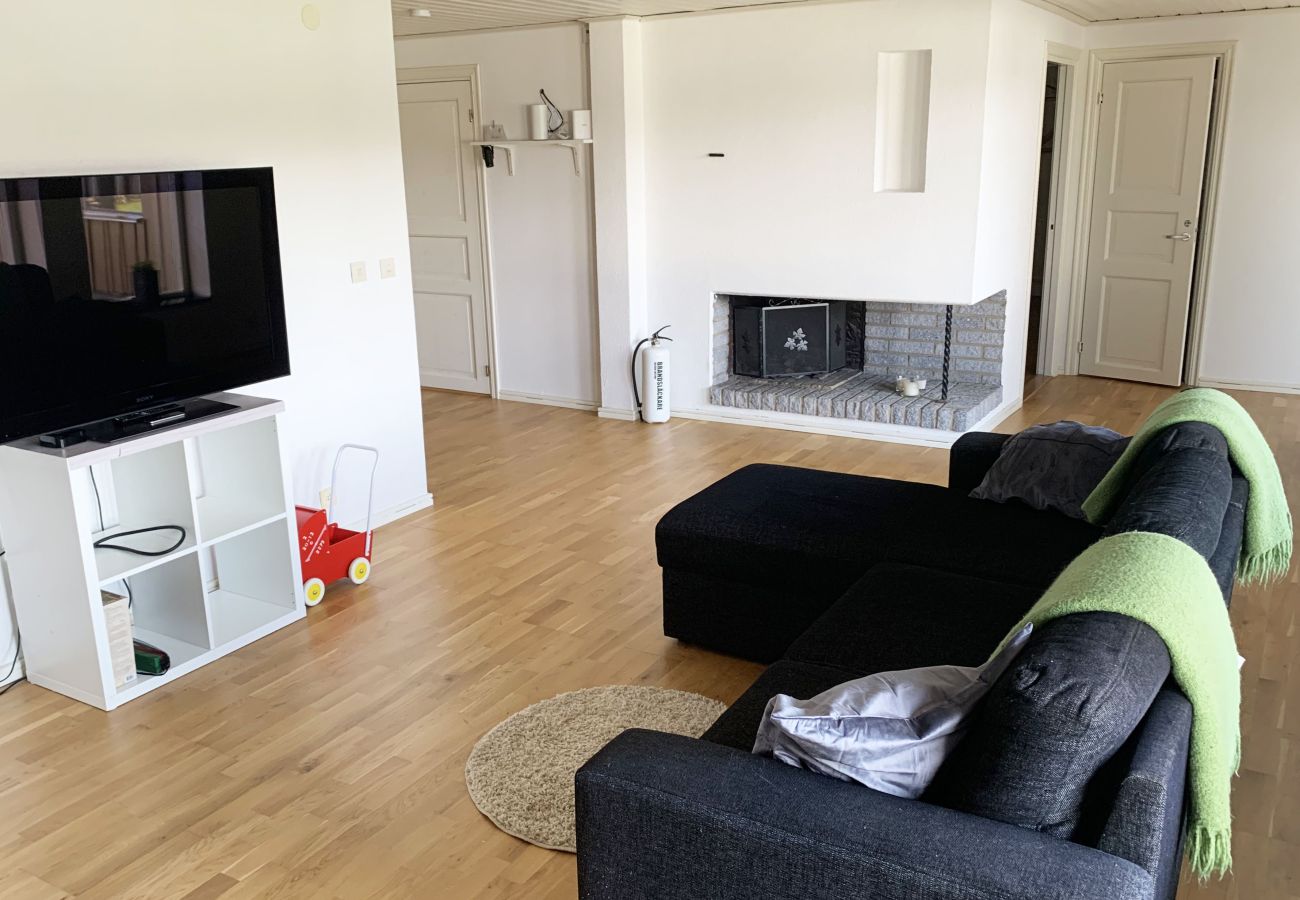 Stuga i Ronneby - Semesterboende i Ronneby med badplats och  brygga | SE03019