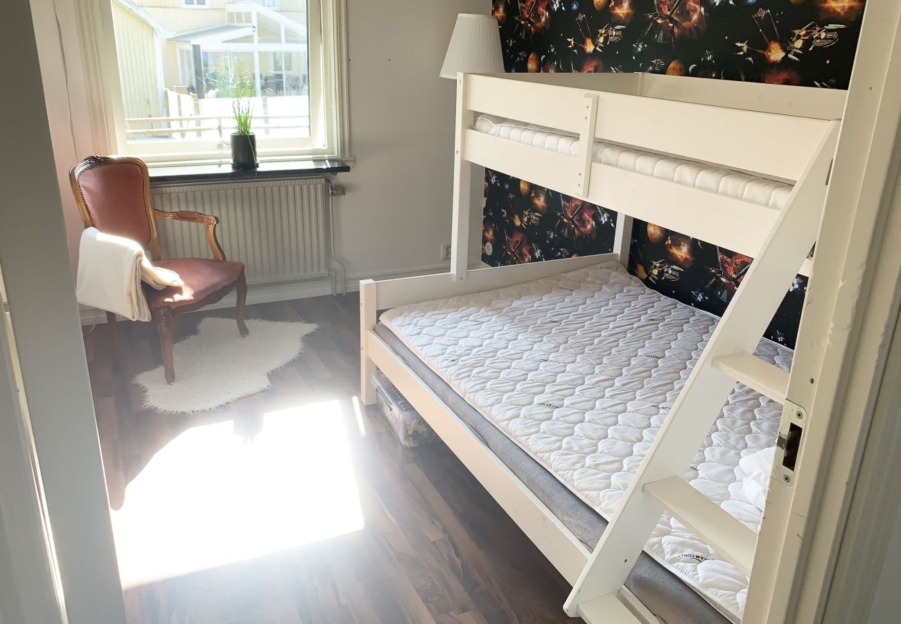 Stuga i Ronneby - Semesterboende i Ronneby med badplats och  brygga | SE03019