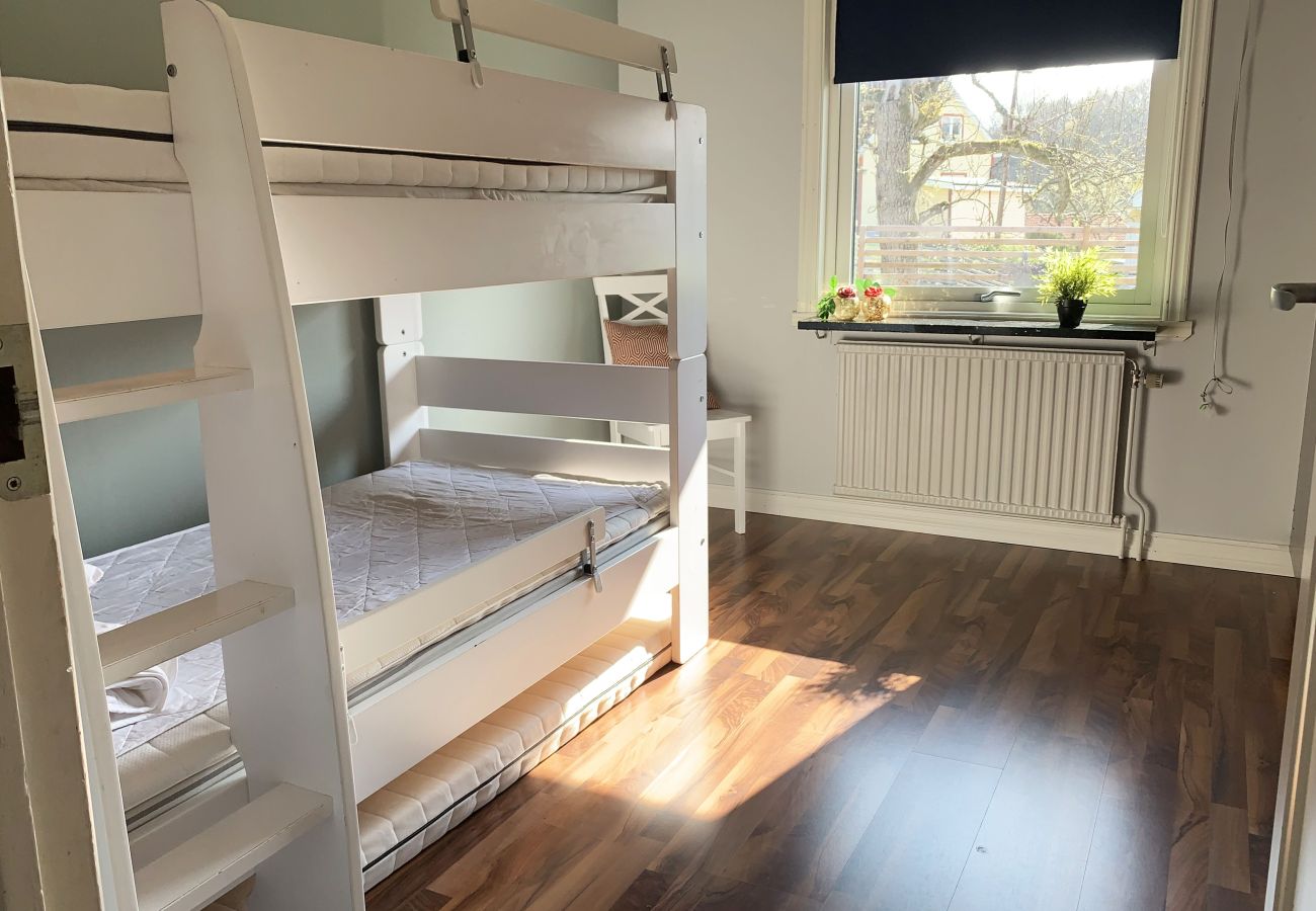 Stuga i Ronneby - Semesterboende i Ronneby med badplats och  brygga | SE03019