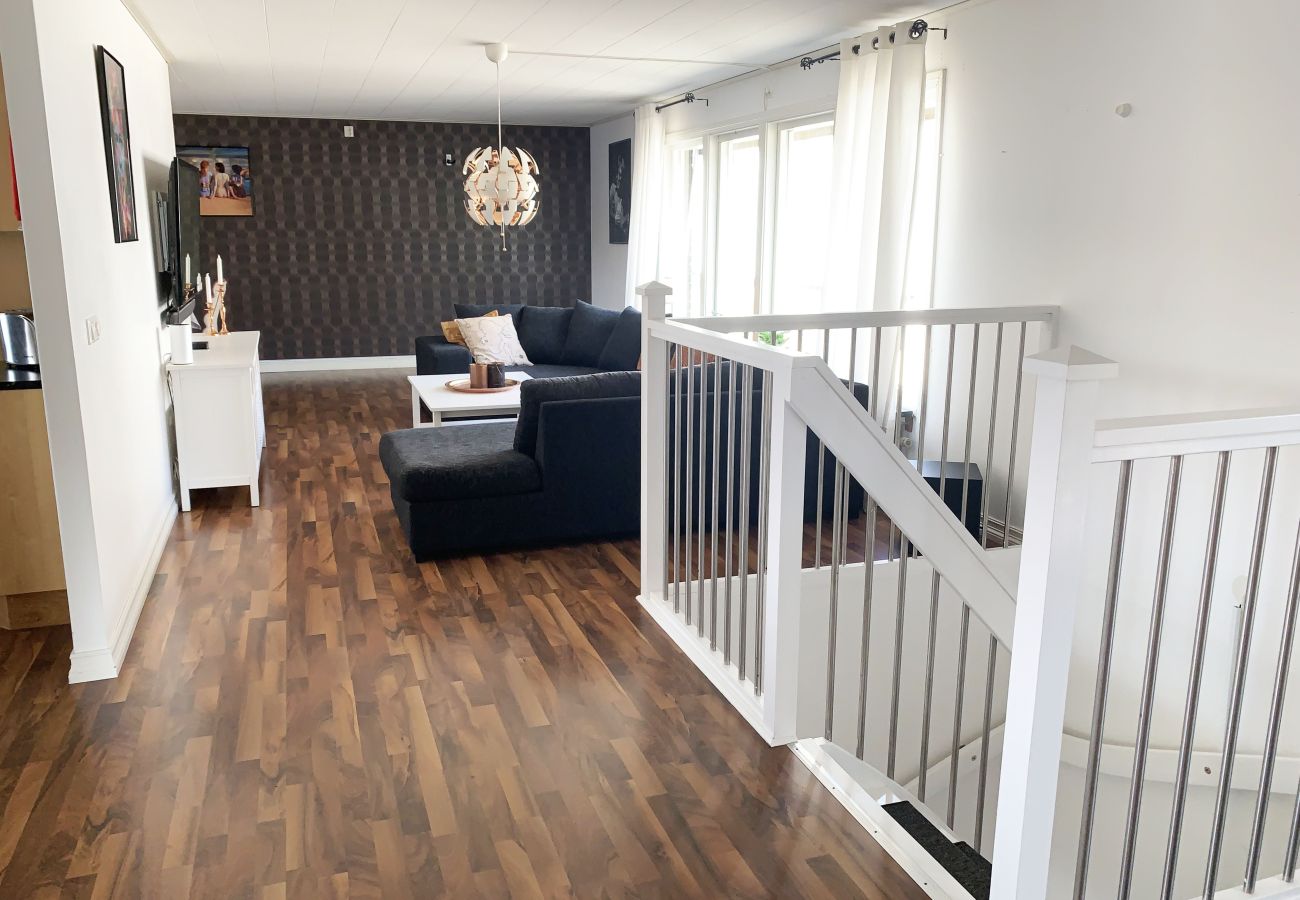 Stuga i Ronneby - Semesterboende i Ronneby med badplats och  brygga | SE03019
