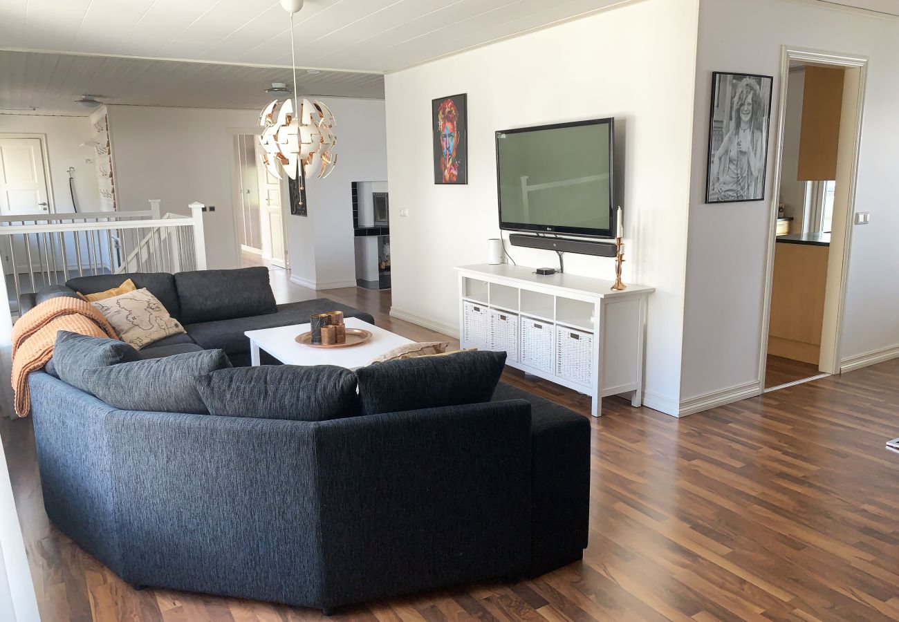Stuga i Ronneby - Semesterboende i Ronneby med badplats och  brygga | SE03019