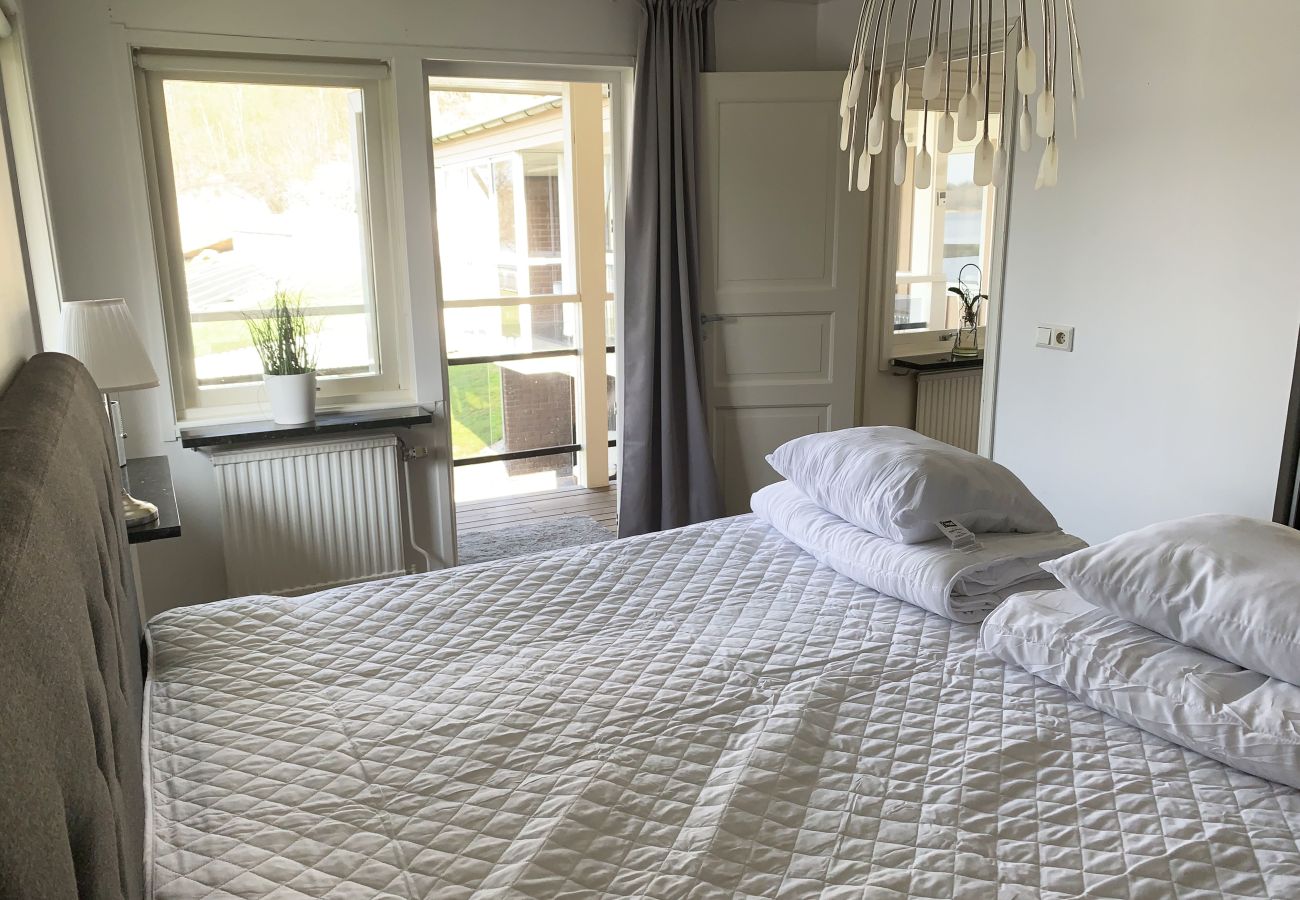 Stuga i Ronneby - Semesterboende i Ronneby med badplats och  brygga | SE03019
