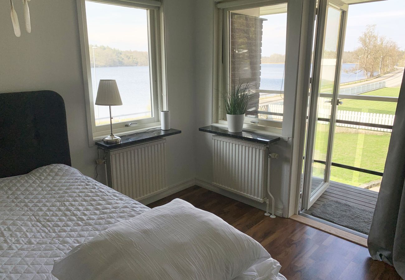 Stuga i Ronneby - Semesterboende i Ronneby med badplats och  brygga | SE03019
