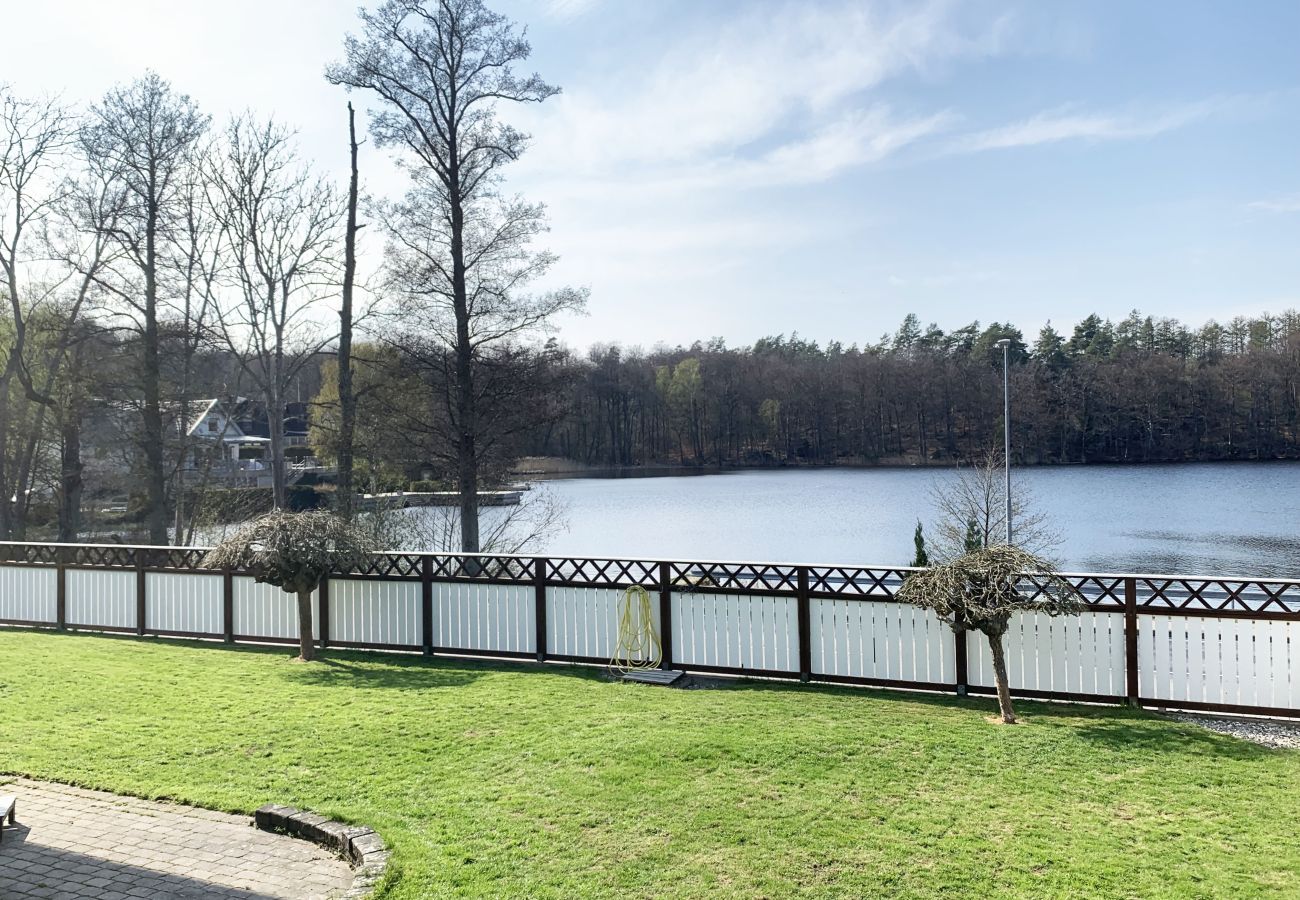 Stuga i Ronneby - Semesterboende i Ronneby med badplats och  brygga | SE03019