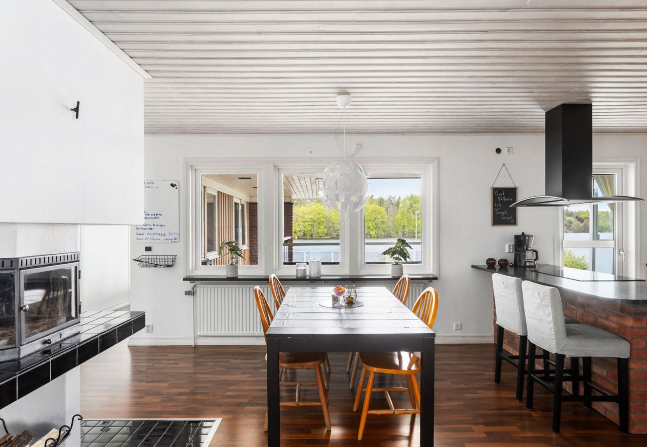 Stuga i Ronneby - Semesterboende i Ronneby med badplats och  brygga | SE03019