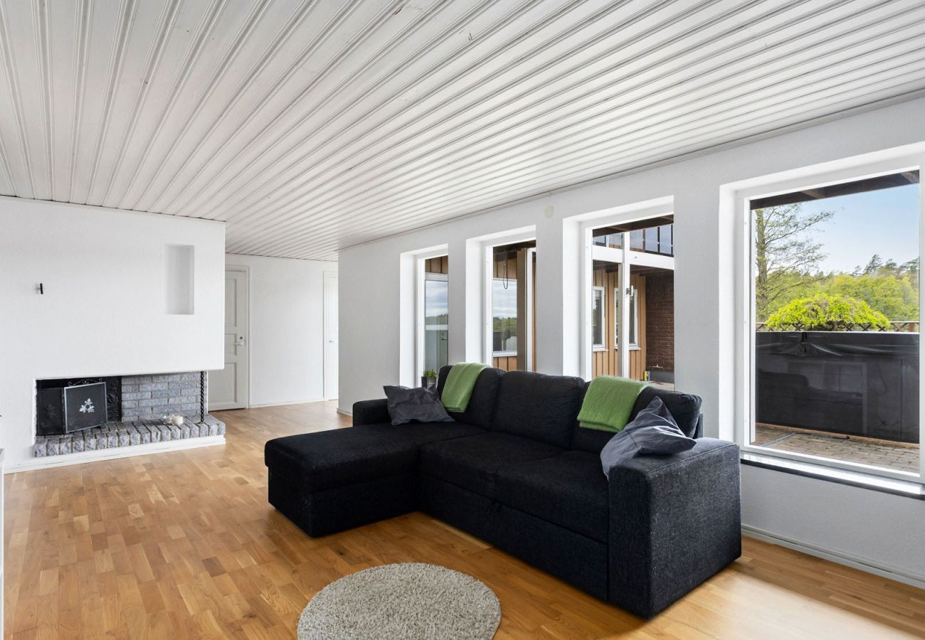 Stuga i Ronneby - Semesterboende i Ronneby med badplats och  brygga | SE03019