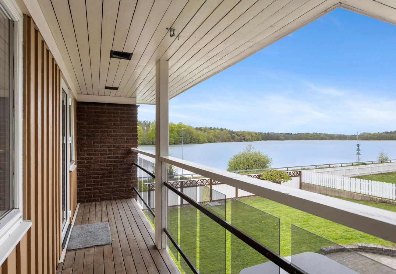 Stuga i Ronneby - Semesterboende i Ronneby med badplats och  brygga | SE03019