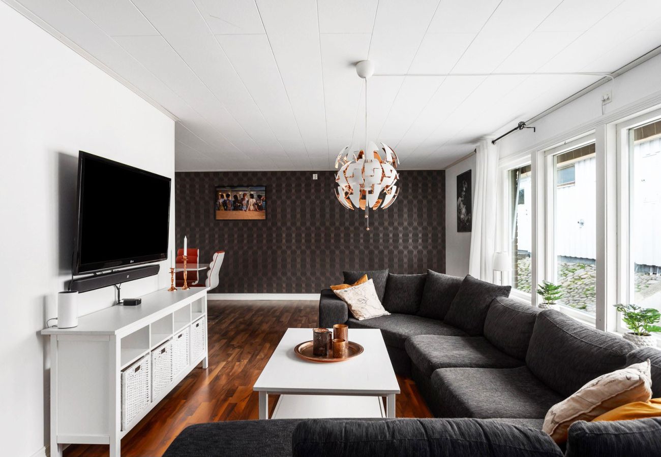 Stuga i Ronneby - Semesterboende i Ronneby med badplats och  brygga | SE03019