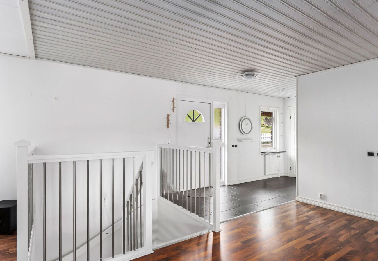 Stuga i Ronneby - Semesterboende i Ronneby med badplats och  brygga | SE03019