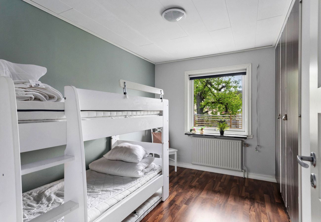 Stuga i Ronneby - Semesterboende i Ronneby med badplats och  brygga | SE03019