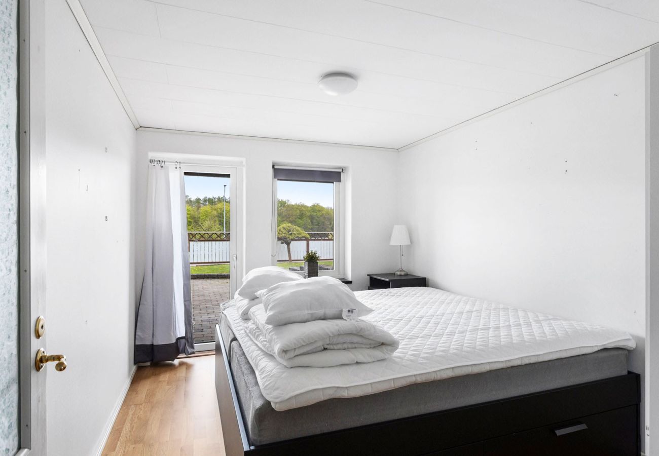 Stuga i Ronneby - Semesterboende i Ronneby med badplats och  brygga | SE03019