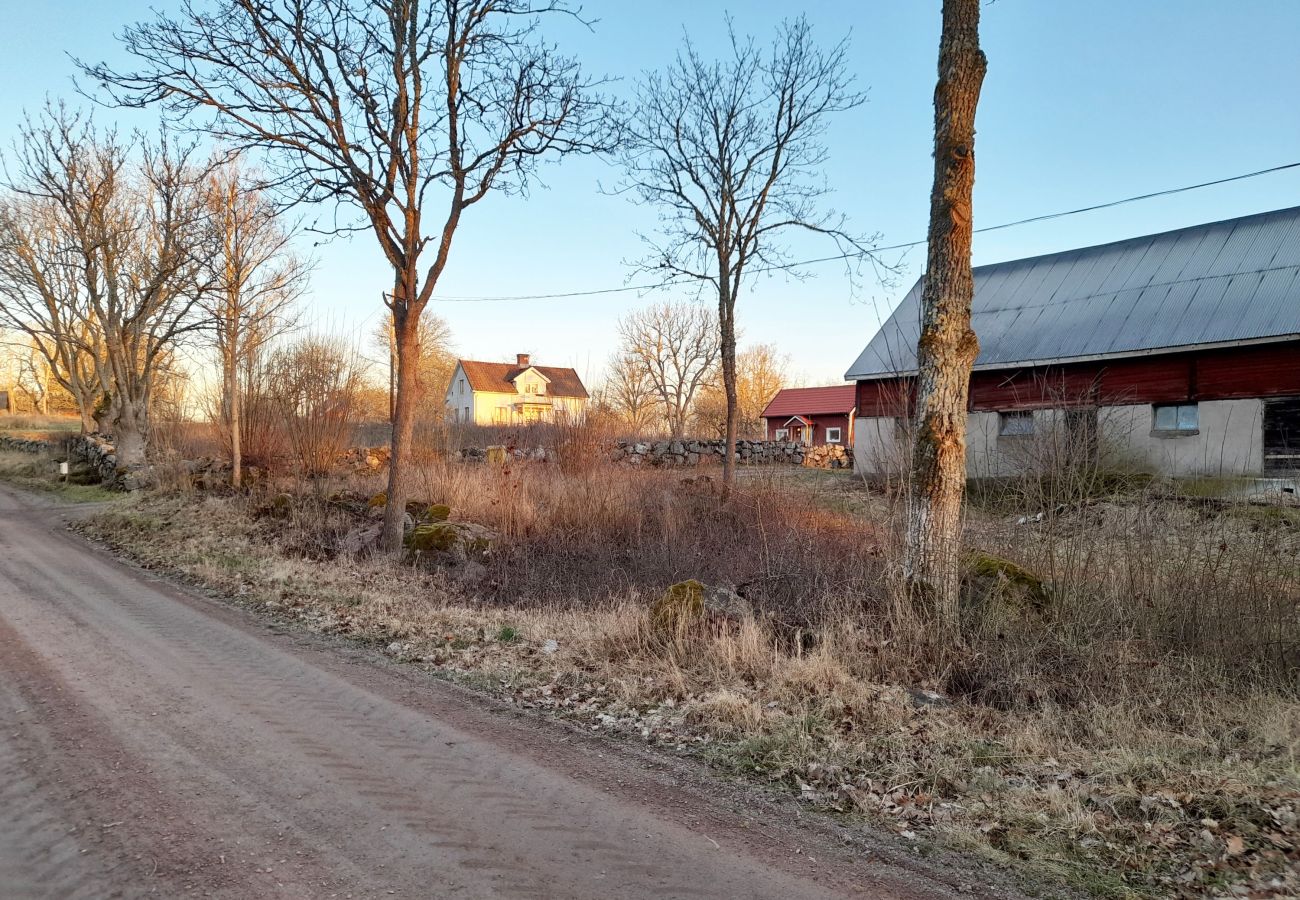 Stuga i Mönsterås - Trivsam stuga i lantlig idyll nära Mönsterås | SE05055