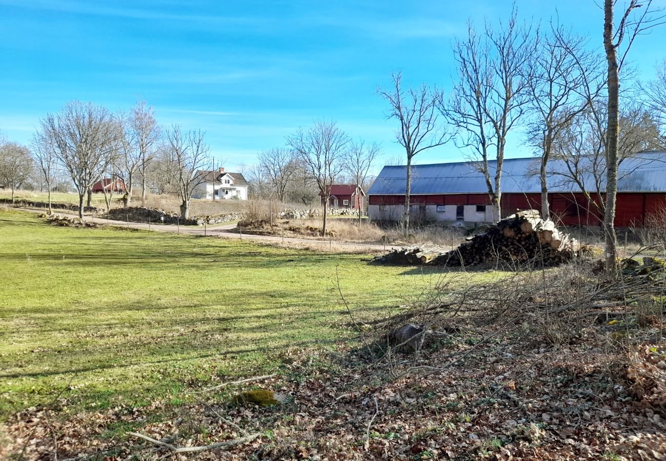 Stuga i Mönsterås - Trivsam stuga i lantlig idyll nära Mönsterås | SE05055