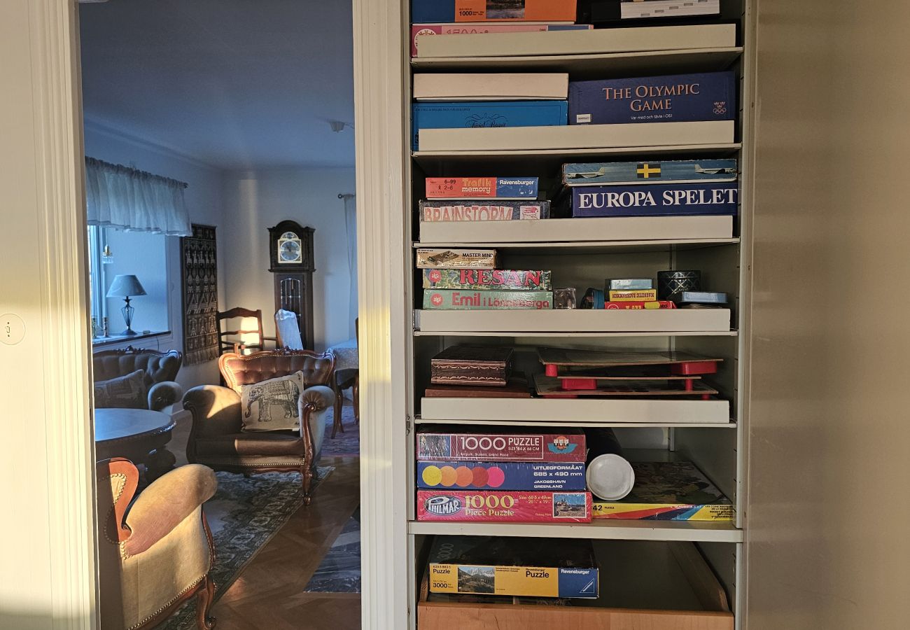 Stuga i Skärhamn - Rymligt hus nära hav och centrum i Skärhamn | SE09107