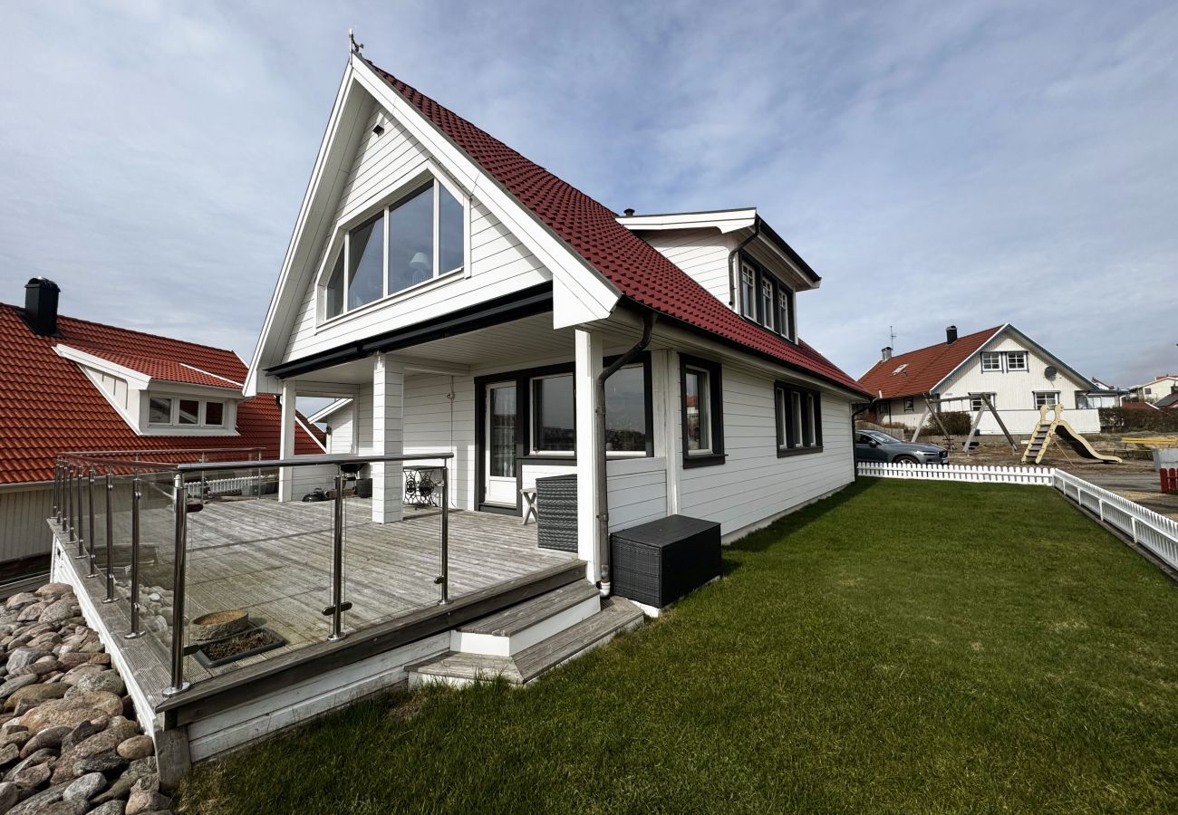 Stuga i Kungshamn - Semesterboende i vackra Kungshamn – perfekt för två familjer | SE09079