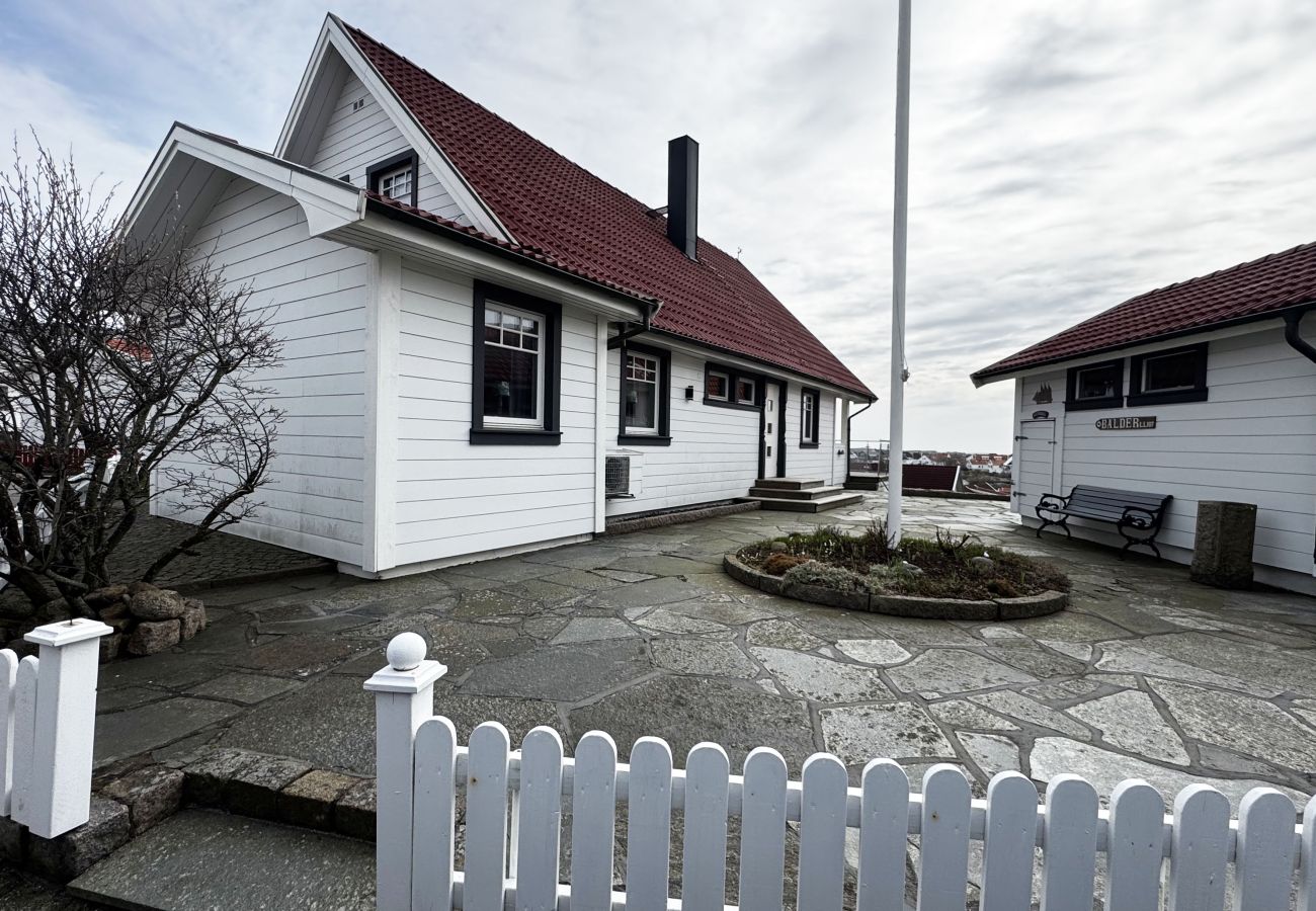 Stuga i Kungshamn - Semesterboende i vackra Kungshamn – perfekt för två familjer | SE09079