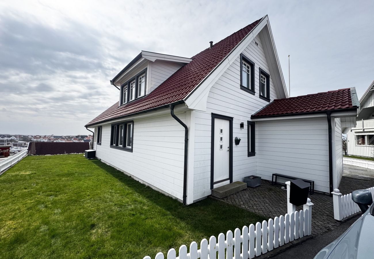 Stuga i Kungshamn - Semesterboende i vackra Kungshamn – perfekt för två familjer | SE09079