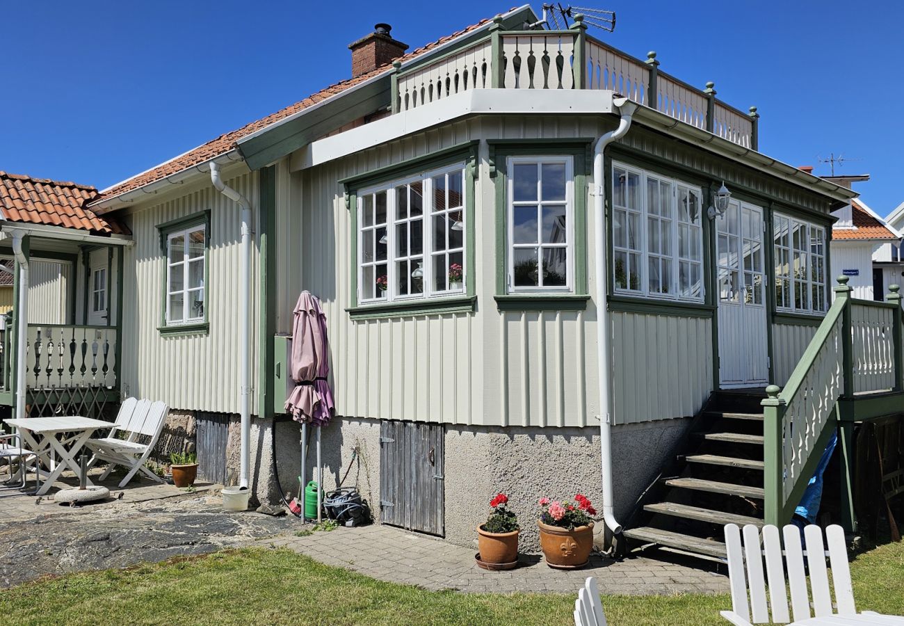 Stuga i Hälleviksstrand - Västkusthus 50m från hamnen i Edshultshall | SE09108