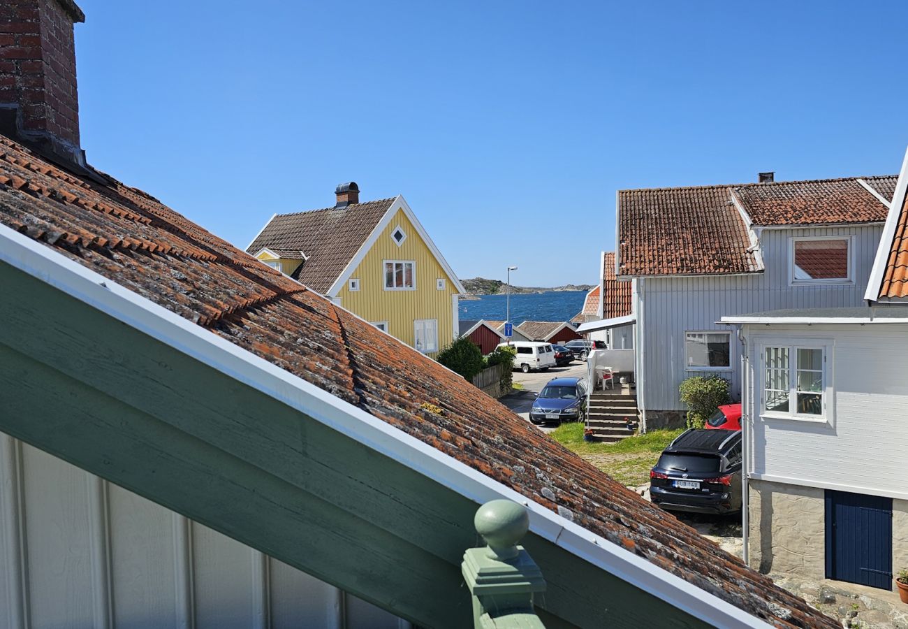 Stuga i Hälleviksstrand - Västkusthus 50m från hamnen i Edshultshall | SE09108