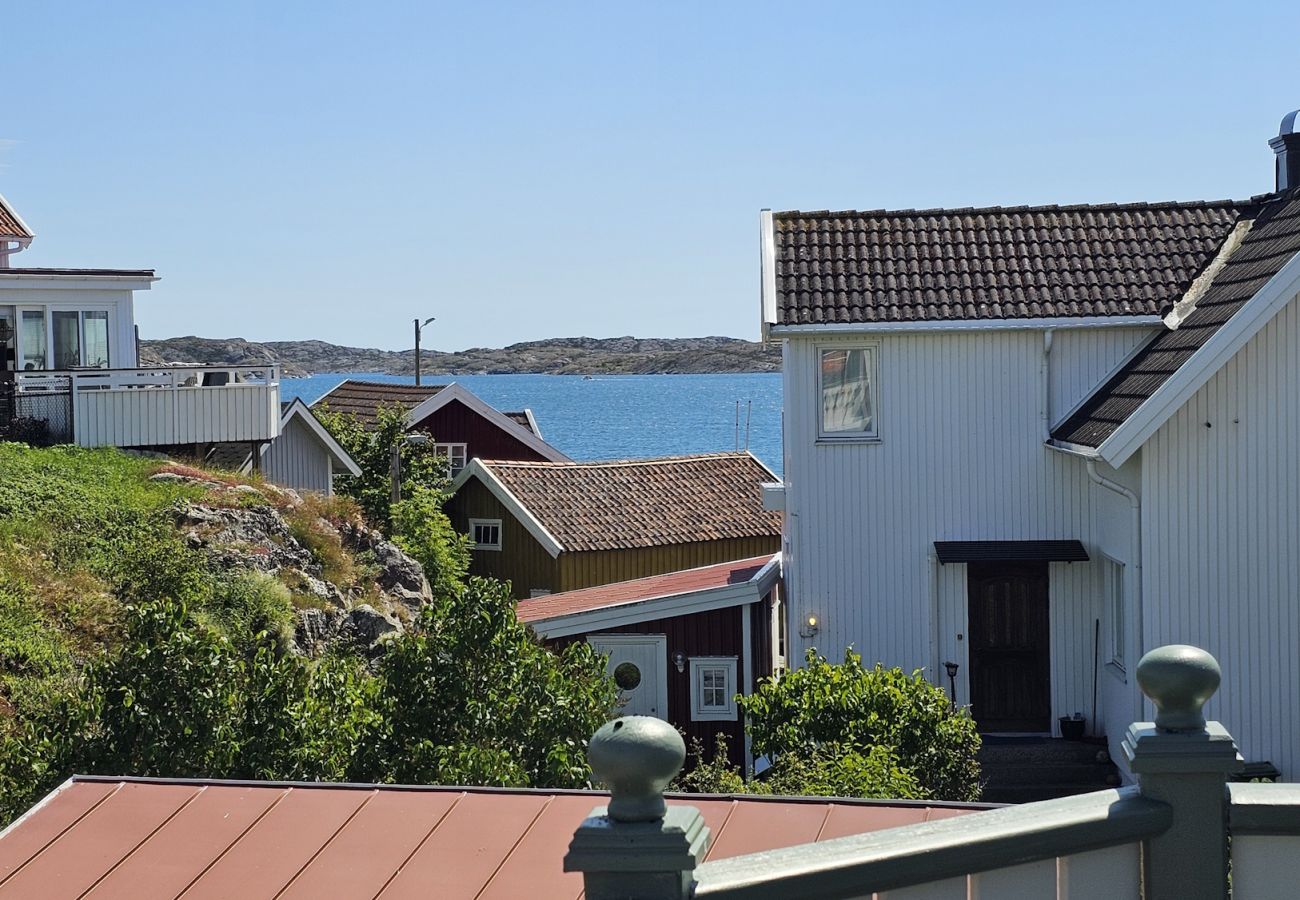 Stuga i Hälleviksstrand - Västkusthus 50m från hamnen i Edshultshall | SE09108