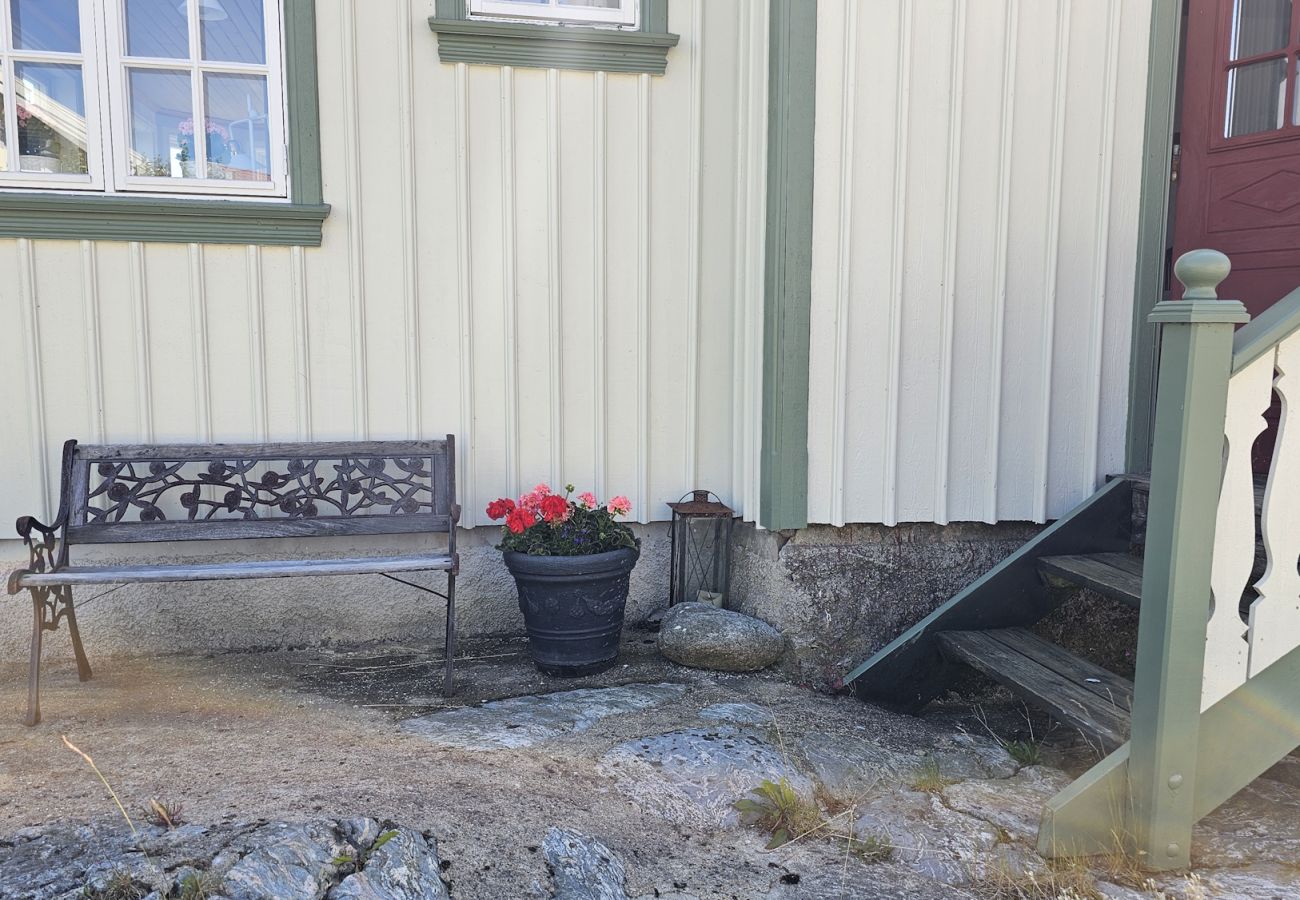 Stuga i Hälleviksstrand - Västkusthus 50m från hamnen i Edshultshall | SE09108