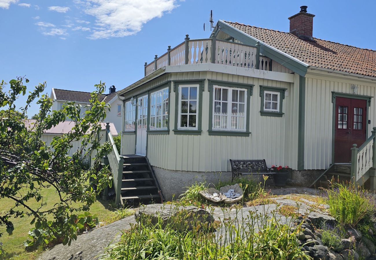 Stuga i Hälleviksstrand - Västkusthus 50m från hamnen i Edshultshall | SE09108